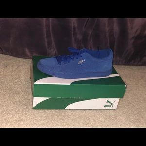 Royal blue pumas